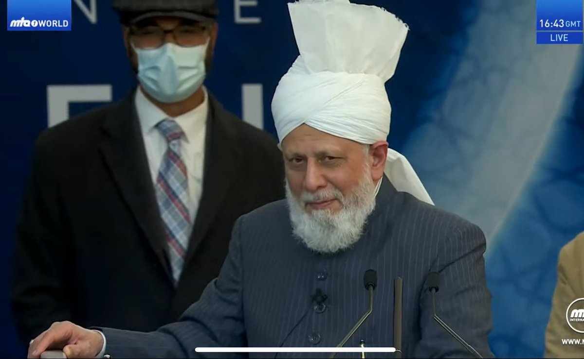 تیری مسکان کی پھوار دل پر پڑی 
گلشن جامِ بادِ صباء چل پڑی ❤️