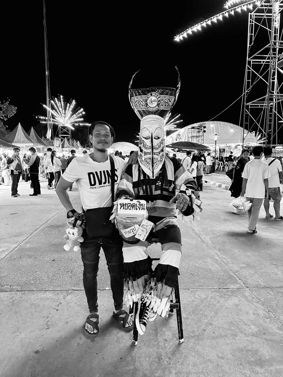 ติดคุก 16เดือน  อยู่ข้างใน จะสู้ เพื่อแม่ จะรอวันที่จะดูแลแม่ อีกครั้ง  แต่ถ้าแม่ไม่มีบุญแลัว  ผมจะตามแม่ไป อยู่บนสวรรค์ไปพร้อมกันพ่อแม่แล้วก็ผม