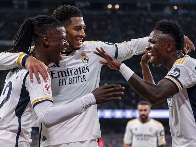 🚨🇪🇸 El vestuario del Real Madrid está ROTO tras la derrota en el Derby frente al Atlético de Madrid, según cuenta <a href="/_alexrodrigz/">Alex Rodriguez Sanchez</a> 

🪩 Jude Bellingham, Eduardo Camavinga y Vinicius Jr. se habrían ido a una discoteca en Madrid, lo que causó mucho malestar en Xabi Alonso.