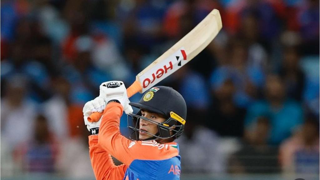 rajanmahan's tweet image. After #AbhishekSharma , even #SuryakumarYadav fails to watch the ball properly n goes out tamely.

Is there a #twist coming up in #AsiaCup2025 tale?? #INDvPAK #IndiaVsPakistan #AsiaCupFinal