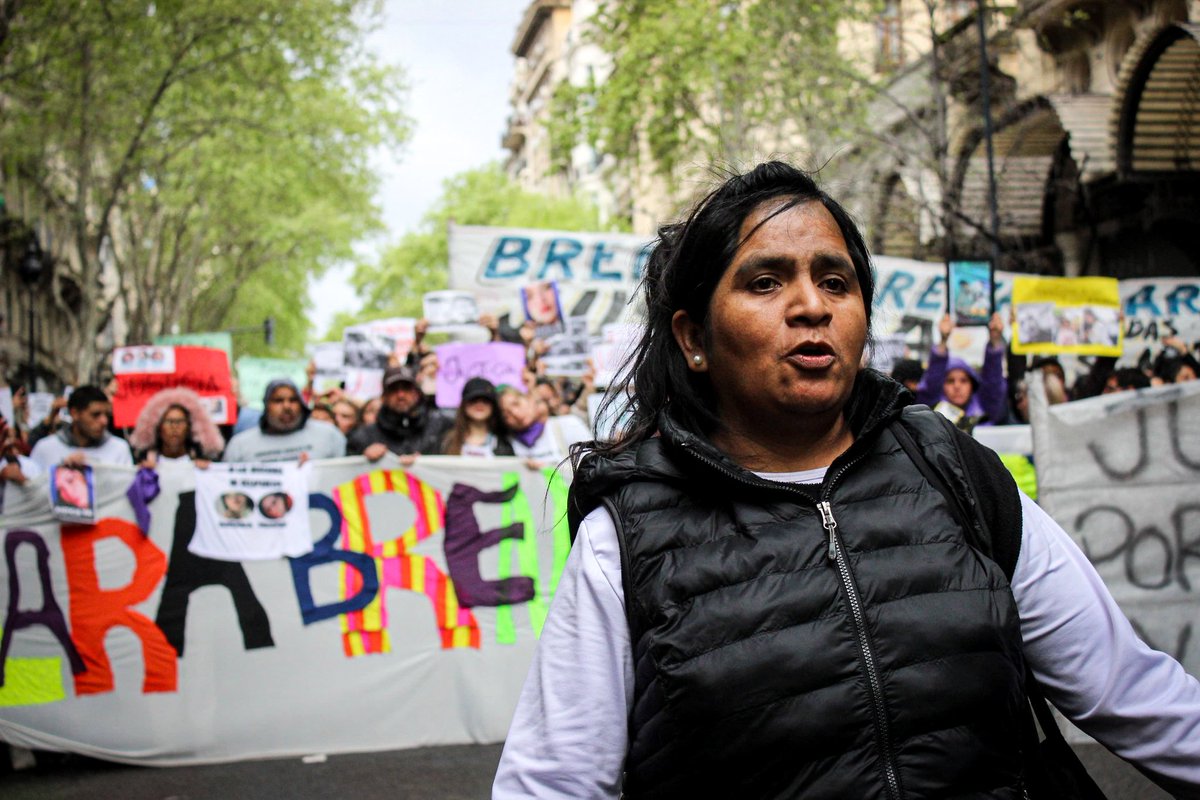 Miles de personas nos movilizamos de Plaza de Mayo a Congreso exigiendo justicia por Morena, Brenda y Lara.

En los barrios, en la pobreza, en la violencia estructural que nos atraviesa, siguen asesinando pibas. Ni una menos, vivas nos queremos!