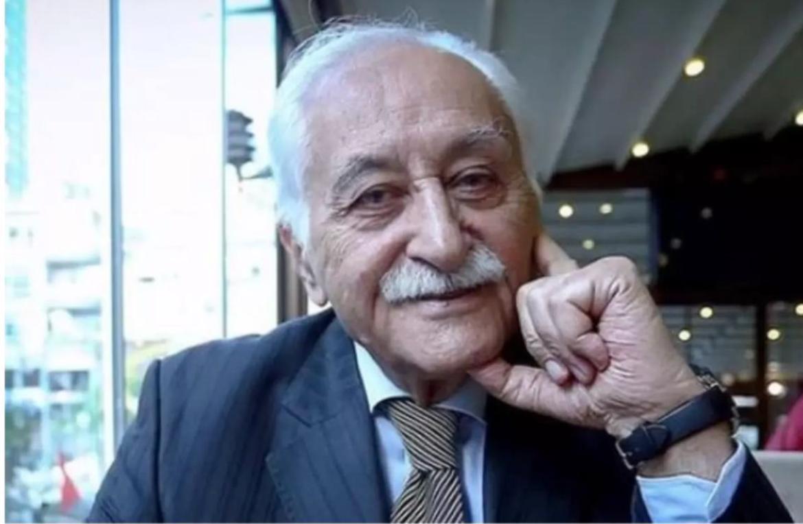 Türkçemizin gür sedası, gönlümüzün şairi Yavuz Bülent Bakiler ebedi hayata irtihal etti. Onu kaybetmenin derin hüznünü yaşıyoruz. Edebiyat camiasının ve Türk milletinin başı sağ olsun.

#YavuzBülentBakiler #Taziye #UID