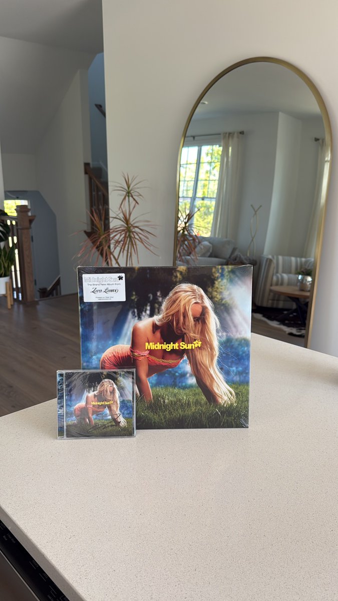 Supporting my pop girl <a href="/zaralarsson/">Zara Larsson</a> #MidnightSun