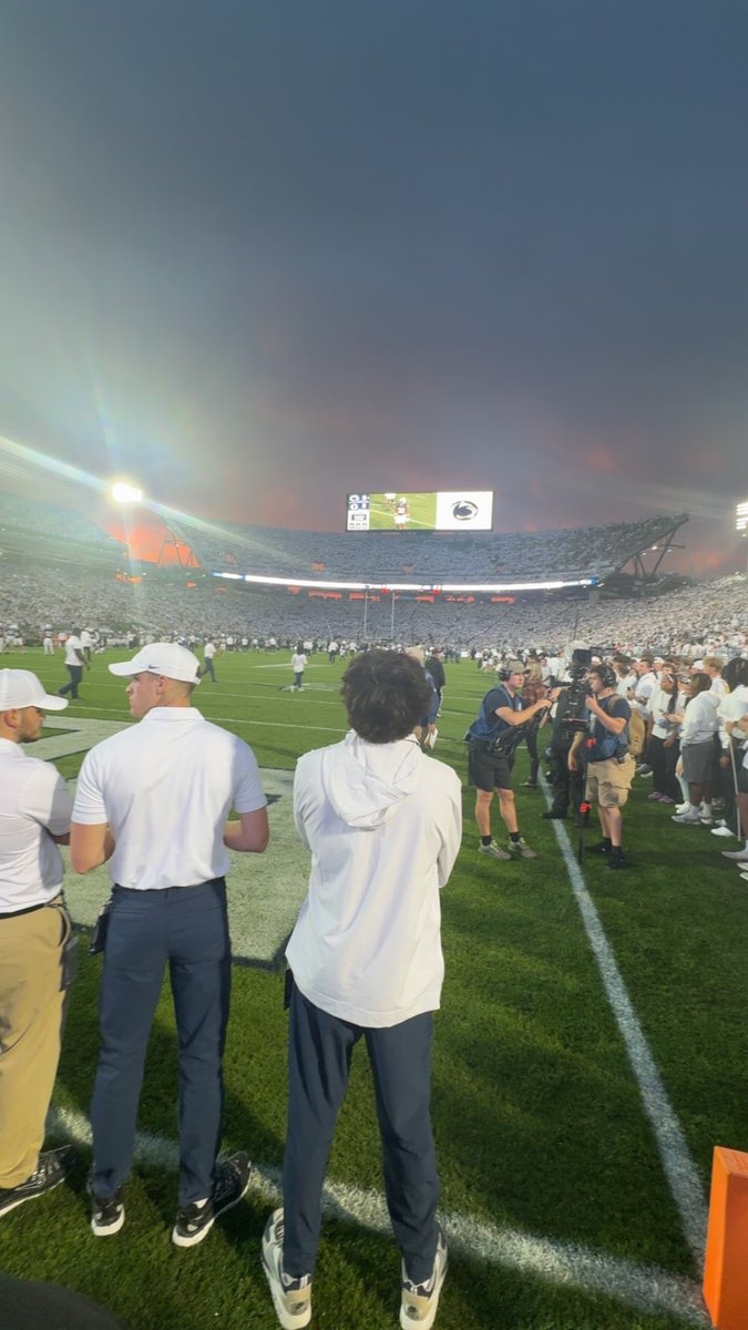 abrahamljs's tweet image. Amazing time at the White Out this weekend! #AGTG 
@PennStateFball @djbryant13