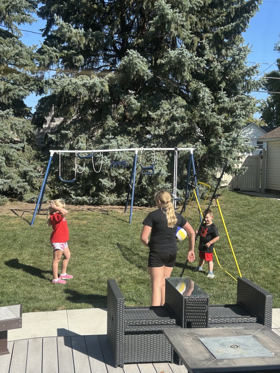 Watching out my kitchen window as I cook Sunday lunch, nothing else in the world really matters but this ❤️