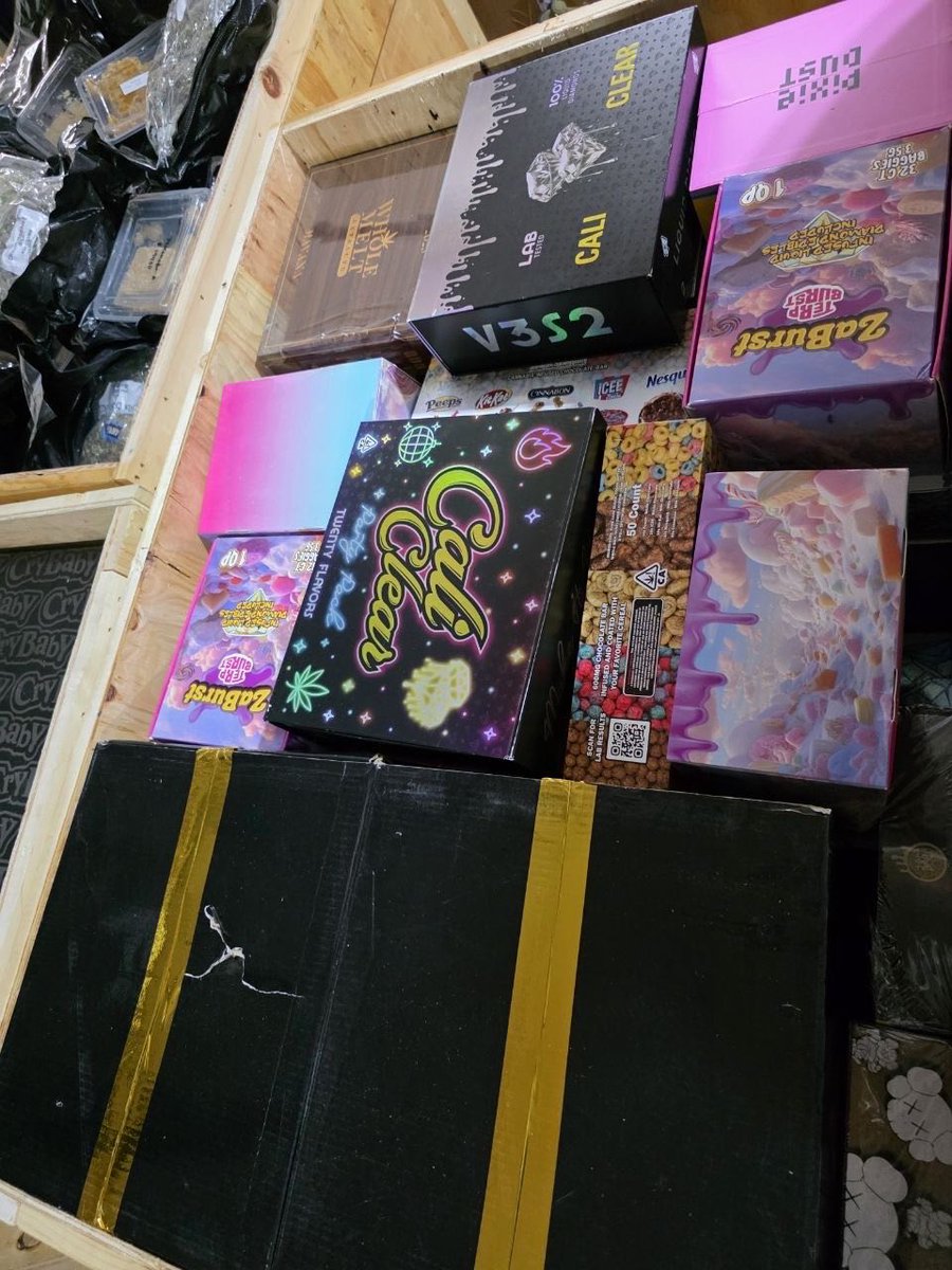 Smacking420's tweet image. This is one of the tp orders I had this week. 
Over 500 units landed 
30,000 dispos. 
Plus more products 

Stop playing. And tap in.
Whole truck filled 😈