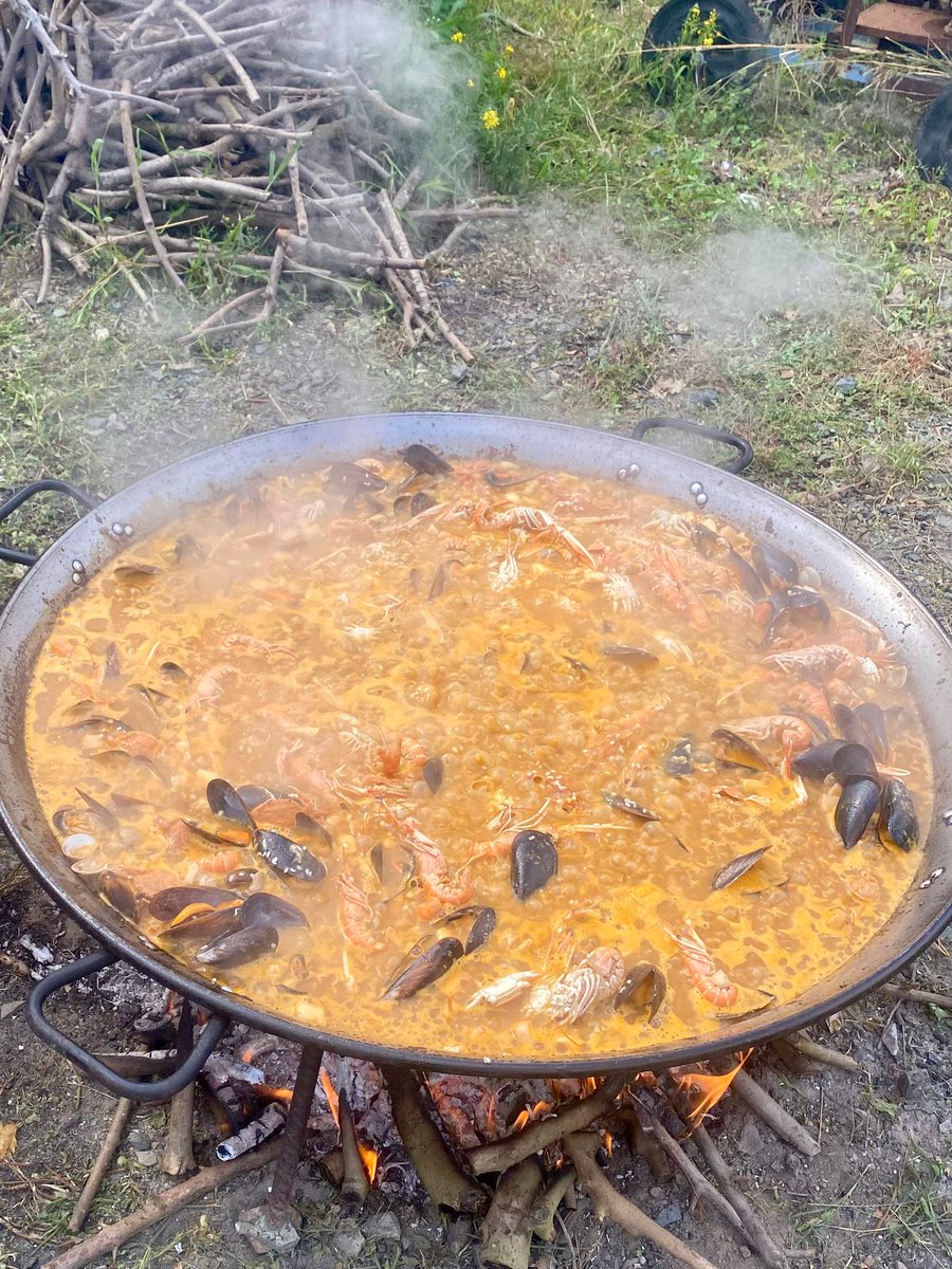 Dinar de germanor i inici de curs polític amb les companyes i companys d’<a href="/ERCReus/">ERC Reus</a>. Gràcies pel convit i per la vostra hospitalitat. Amb aquesta gent i aquestes ganes, ho tenim tot de cara al #BaixCamp. 💪🏼💪🏼
<a href="/ERCBaixCamp/">ERC Baix Camp</a> <a href="/Esquerra_ERC/">Esquerra Republicana</a>