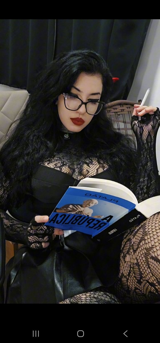 atombombgirl's tweet photo. Cliente pediu conteúdo meu lendo algum livro slc performei demais https://t.co/WT2anIxTi5
