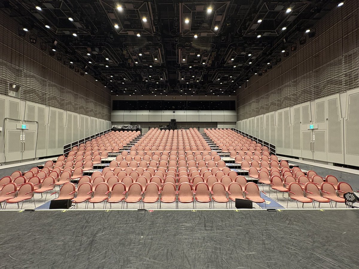 sugawan's tweet photo. #舞台RAB 頼りになる皆様に支えられ無事に終演しました。
皆様大変お世話になりました。
1人だけ大阪からの参戦でしたが、単身赴任の寂しさを吹き飛ばすくらい楽しい1カ月でした。
また劇場でお会いできると幸せです。

今、関係者用の定点映像を見ていて、知ってるのにベジータでビール吹きました。 https://t.co/pD6twdSXWY