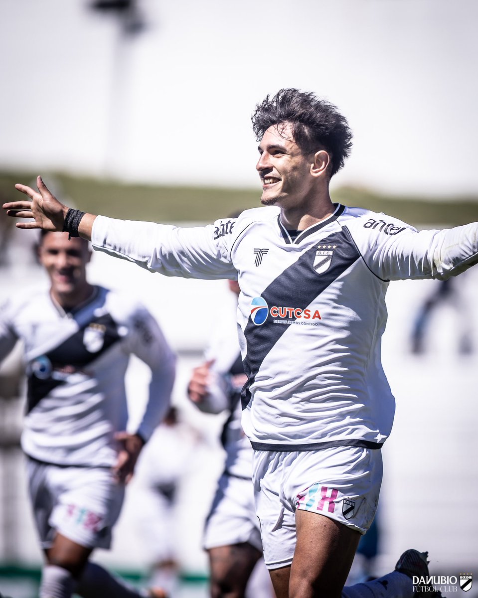 😏 𝑃𝑖𝑙𝑙𝑎𝑧𝑜

Ganó en área ajena y puso el 2-0. 

#LaUniversidad🎓