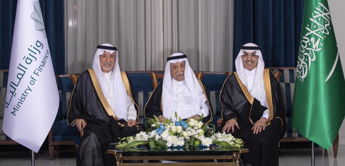 AZK_SA's tweet image. 📷 صورة حديثة تجمع وزراء المالية السعوديين 💰

- محمد أبا الخيل: 1975-1995
-   إبراهيم العساف: 1995-2016
- محمد الجدعان: 2016- حتى الان

من فترة الطفرة حتى زمن الرؤية 💰💰