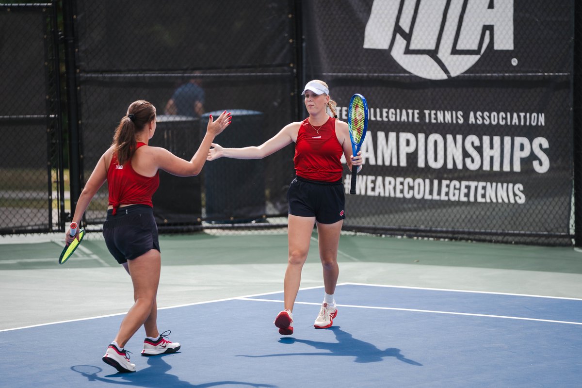 Came out SWINGING ‼️

Wisconsin takes the first set against Oklahoma, 6-3

#OnWisconsin | <a href="/UWHealth/">UW Health</a>