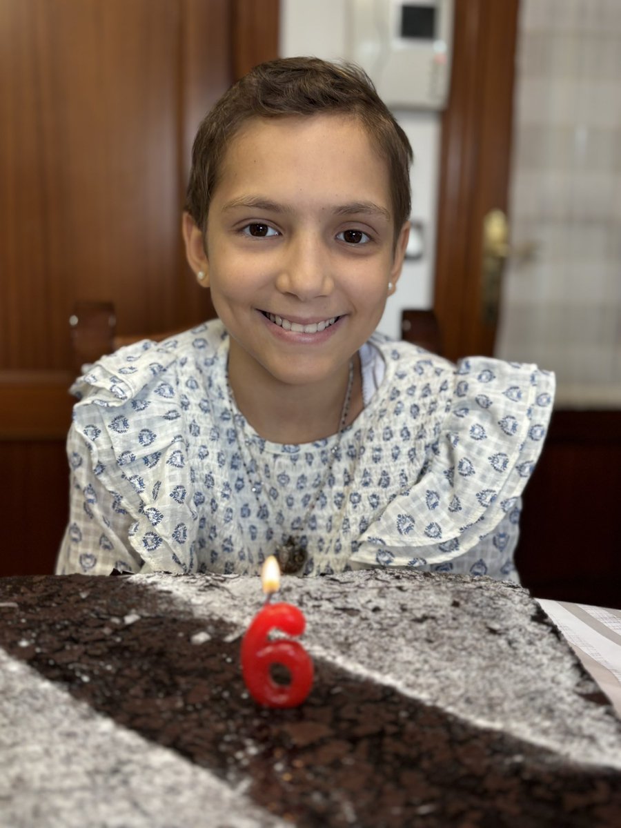 mariacmpfg's tweet image. LUCHAR, SONREÍR Y NO RENDIRME NUNCA PARA SEGUIR SUMANDO 💪🏻❤️

Afición, hoy celebro 🎉
Hoy se cumplen 6 años desde que me dijeron que tenía Sarcoma de Ewing. 

Sonreír y disfrutar cada día 😀

Gracias por vuestros mensajes y apoyo.
GRACIAS por estar ahí ❤️

Os quiero 🥰