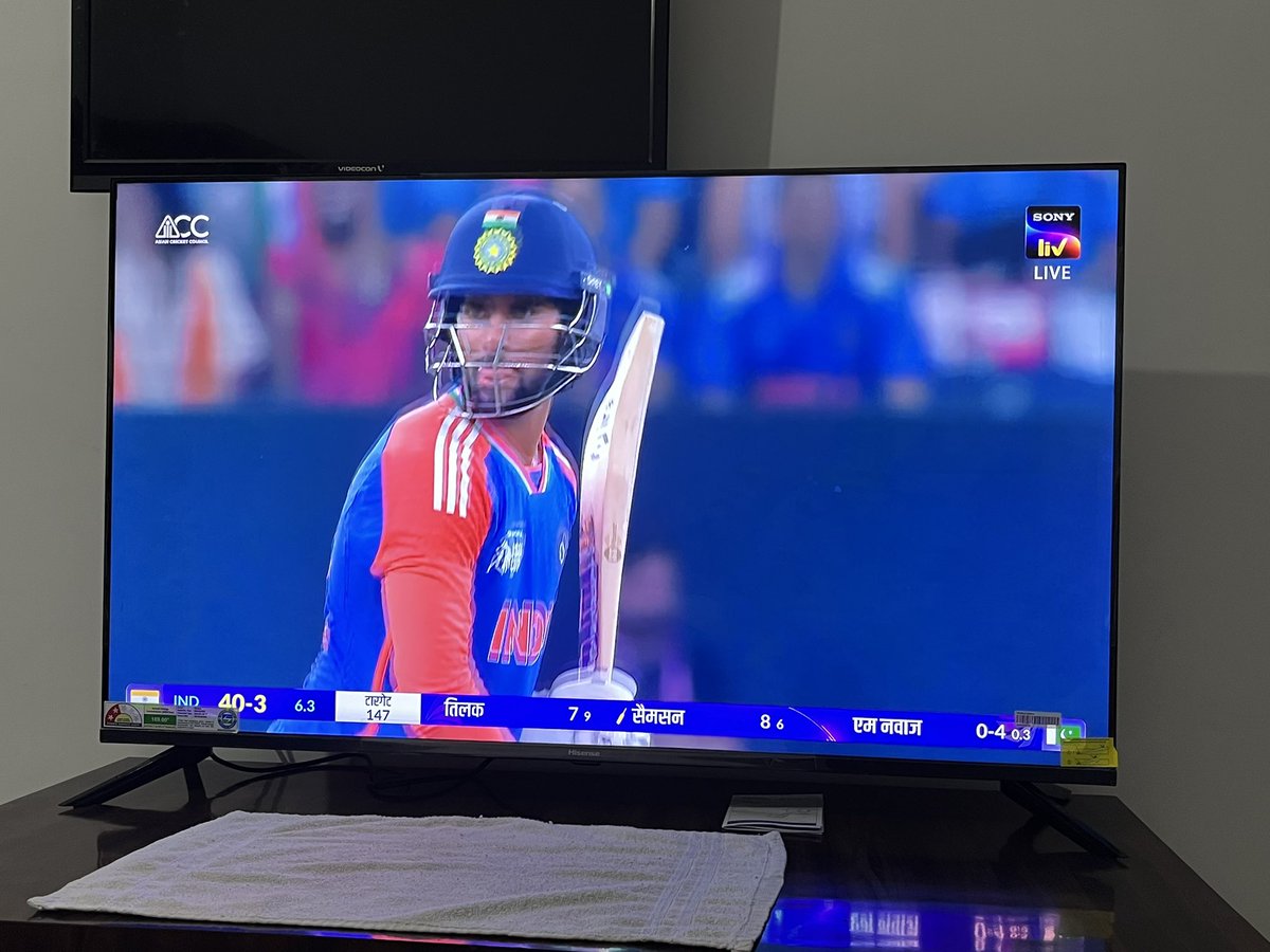 IamRanaPSingh's tweet image. Dear @SonyLIV update the score board.. wrong score of @tilakverma is reflecting..

Check the score board and overs.. he has just hit one six and one four in last over..
