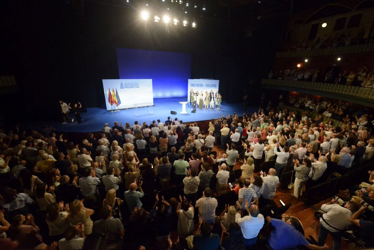 PPSanPedro's tweet photo. 🔵 Desde San Pedro del Pinatar sumamos nuestro esfuerzo para el cambio que España necesita

Hoy en Murcia junto a @NunezFeijoo y @LopezMirasF con los presidentes del PP: agua, infraestructuras, inmigración e impuestos

Frente a Sánchez, hay alternativa

#TomaPartidoPorEspaña #PP https://t.co/chLWppnko0