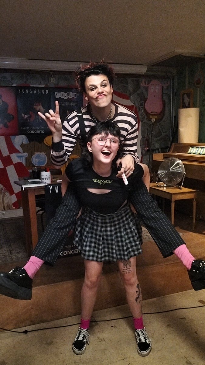 Grayson🖤 (@velvetdrag) on Twitter photo 