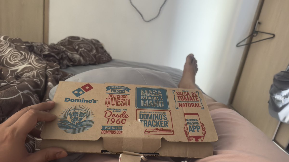kevin_Gonzalez's tweet photo. Almuerzo de domingo 🧀🥖
Dedos de queso de la cena de ayer #dominos #pizzadominos #Domingo https://t.co/IFrikAIDq7