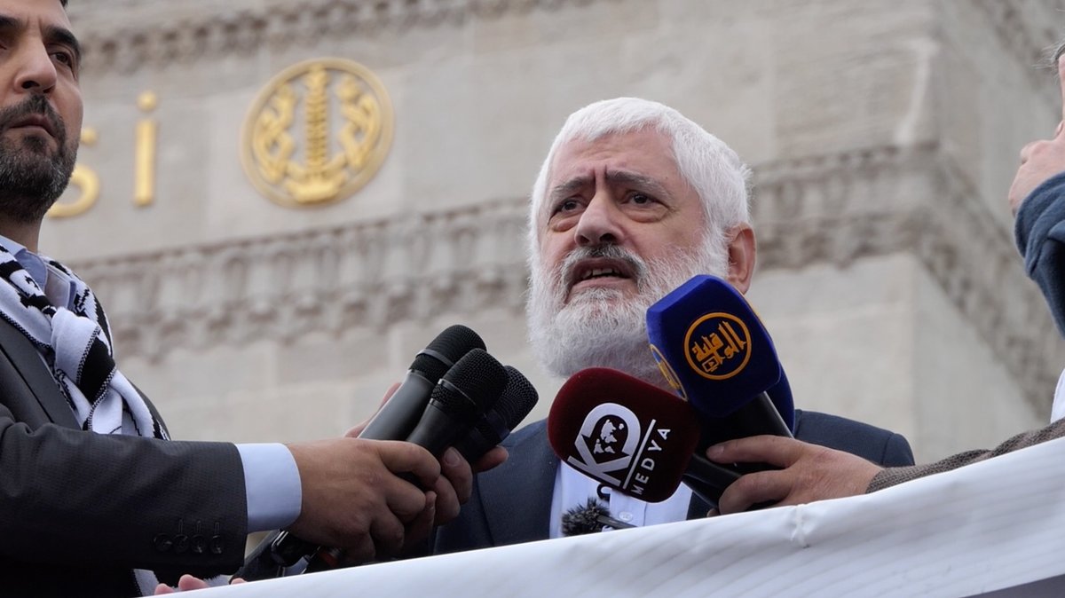 "İktidara Ortak Çağrı! Söz Değil İcraat Bekliyoruz!" başlığı ile İstanbul’da düzenlediğimiz yürüyüşte, Mahmut Kar basın açıklamasını okudu. Tevhid Dergisi adına Enes Yelgün ve gazeteci yazar Ahmet Varol konuşmalarını gerçekleştirdi.