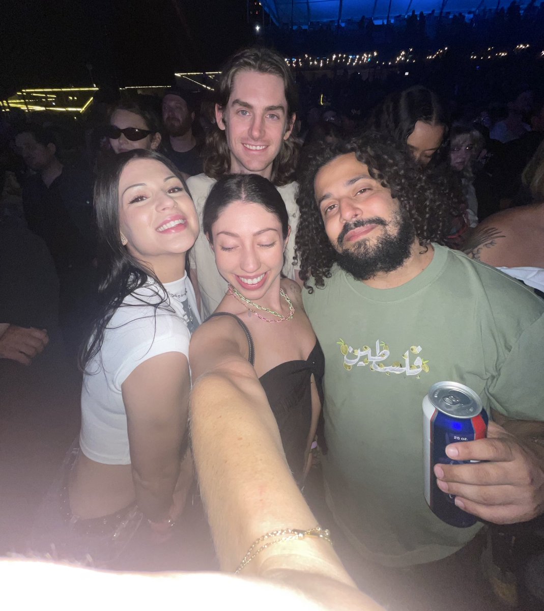 cutiekittyyyyy's tweet photo. 🎶👻 @TURNSTILEHC https://t.co/OQDntqvxJJ