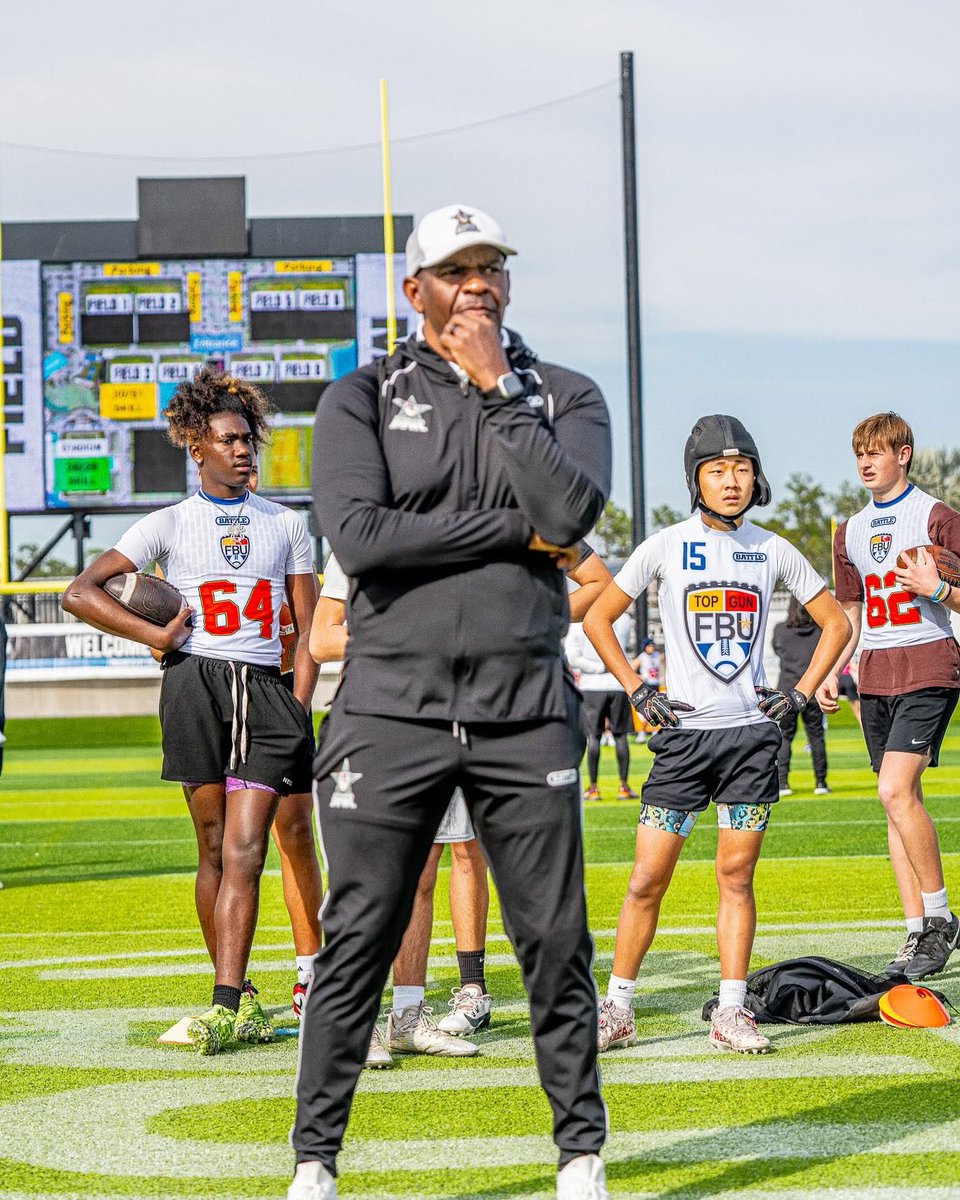 This week’s <a href="/MontgomeryISD/">Montgomery ISD</a> Athletics Podcast episode is a good one with my guy <a href="/AWilliamsUSA/">Anthony Williams</a> talking the landscape of recruiting for today’s HS Athletes.  

Anthony is a first class guy who loves athletes!!!! 

open.spotify.com/episode/7DLO47… 

 #BuildingChampions
  
<a href="/FBUcamp/">Football University</a>