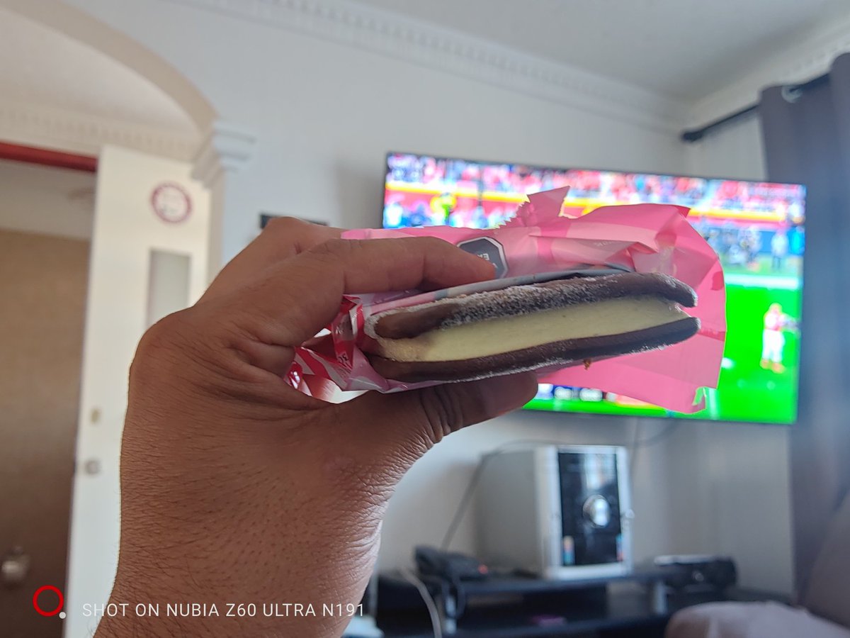 dylan_cruz's tweet photo. ¿Qué pedo con mi Mordisko? Más flaco y menos helado. Ponle dos pesitos más de helado @Helados_Holanda @UnileverMX https://t.co/Ll4JDVfSVr