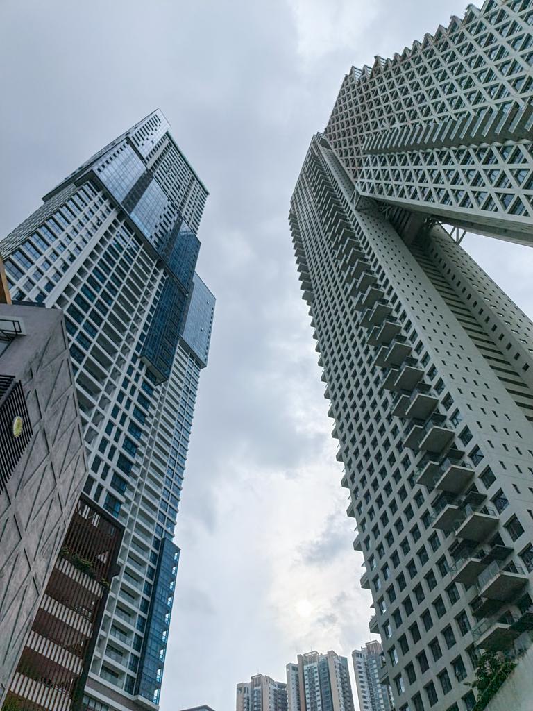 Dilandkd's tweet photo. #colombo 
#RainyDayVibes #altair https://t.co/xbQgeopNM6
