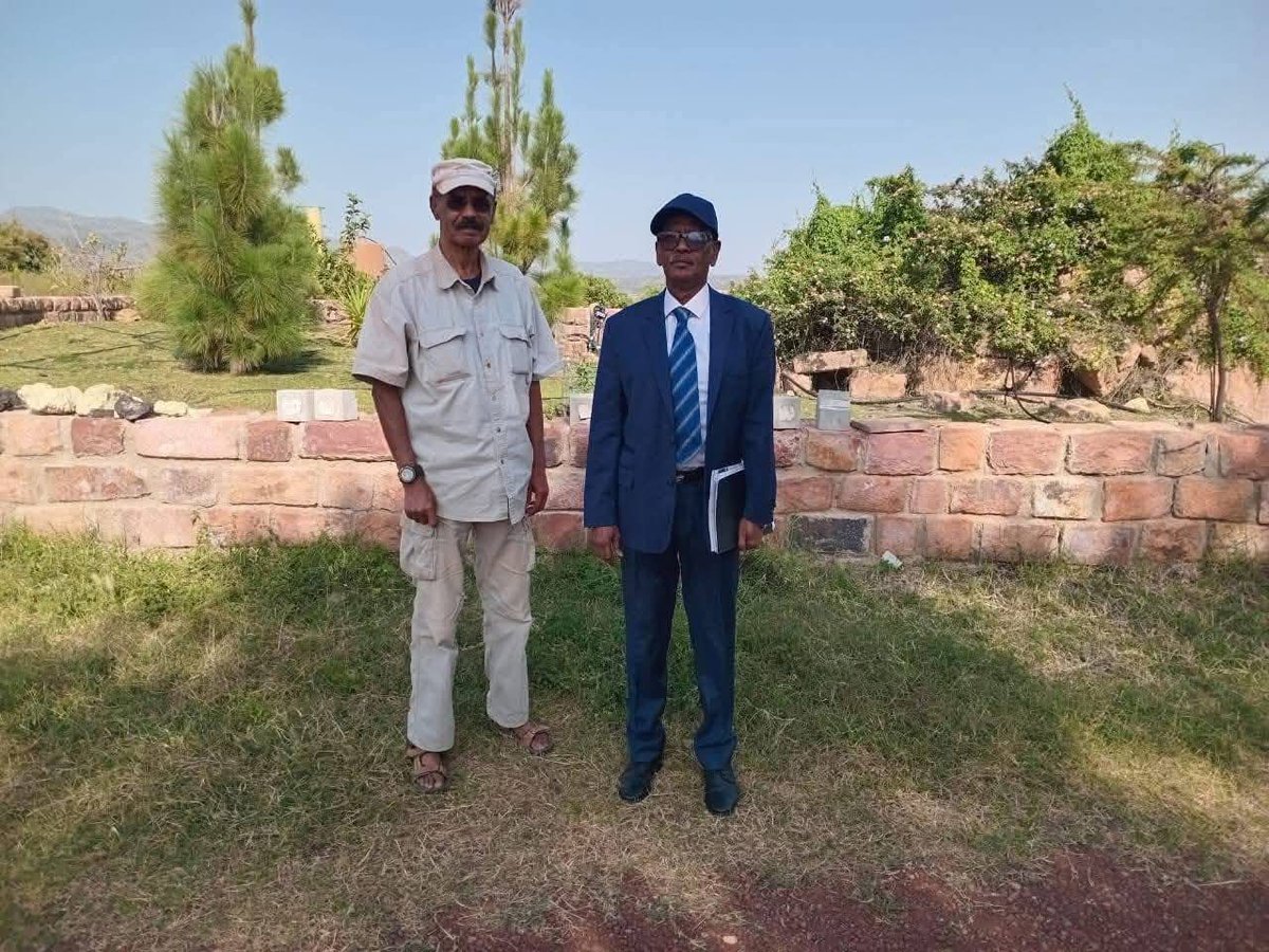 GirmaTelk's tweet photo. 🇪🇷 🇸🇴 President Isaias Afwerki met with Dr. Zekaria Mahmoud Haji Abdi in Adi Halo on Saturday.
 Dr. Zakaria Mahmoud has extensive experience in political and regional issues and has held various positions in Somalia https://t.co/vVKtHKuZ4R