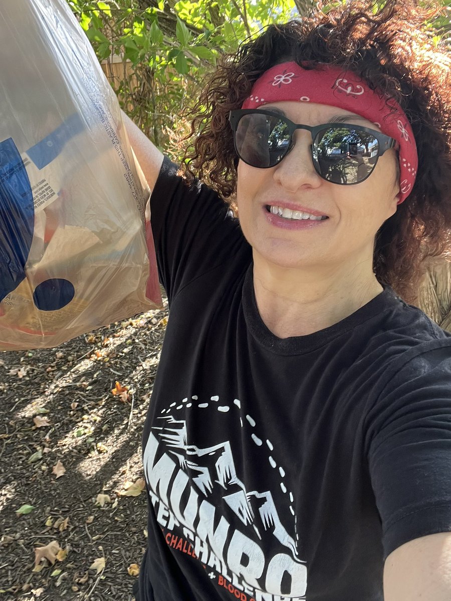 10MinDQ's tweet photo. #SundayThings
Sleepy beagle girls
Meal and HappyMail prep
Neighborhood pantry donation
Another full bag of trash picked up. https://t.co/t5RZjR75Pa