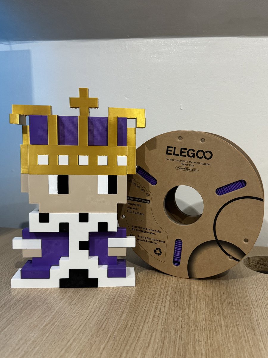 jpegsonbase's tweet image. After 30+ hours of printing, the Purple King Chonk is finally complete! Huge thanks to @heavyalien_nft for the original artwork and the @chonksxyz team for releasing such cool traits!