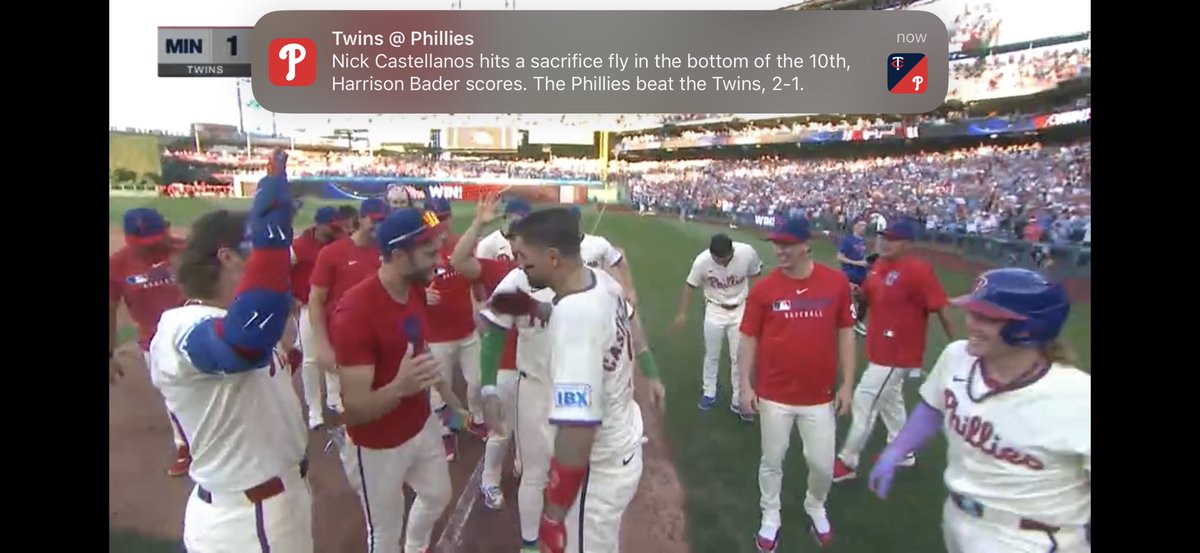 _krissnicolee_'s tweet photo. Final game of the season and the boys get a HUGE W in bottom 10!😆🙌🏼⚾️♥️🔥 2-1🔔
@Phillies #RingTheBell #Phillies #Castellanos #Casty https://t.co/9dLNYolGi7