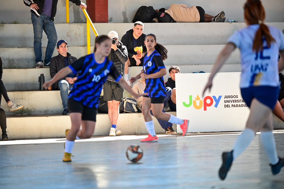 sndpy's tweet image. #JUPY2025🎓

La pasión universitaria se vive en Pilar 🏆🎓 Los #JUPY2025 #FaseRegional se desarrollan con emocionantes competencias en #handball🤾🏽‍♀️, #voley🏐, #FutbolCampo⚽️ y #FutsalFifa⚽️

Los escenarios deportivos se  llenan de energía y emoción🥳

 #ElDeporteNosUne🤝🏻
