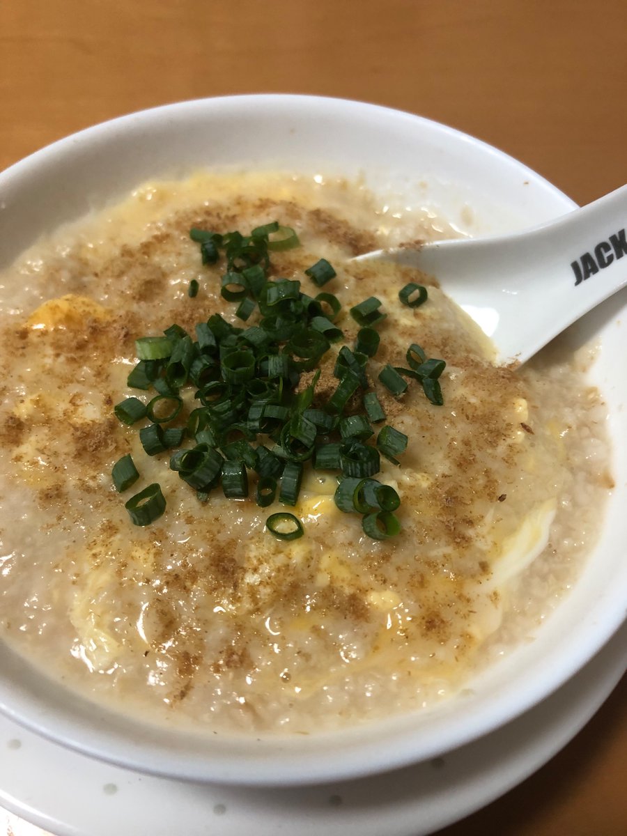昨日は朝から鰯の蒲焼丼、昼は天ぷら🍤たっぷりざる蕎麦で食べすぎたので、今朝はオートミールの卵雑炊😋

身体に染み渡る…☺️