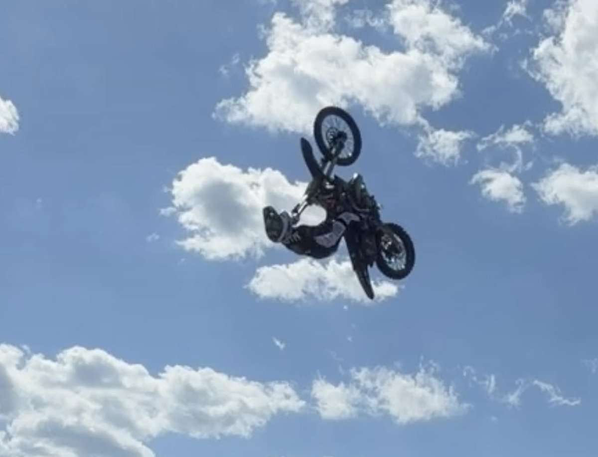 crunch_cocobad's tweet image. ずっと見ていられるわ
サスの沈み込みからの🫨
#釘村孝太　#fmxshowcase