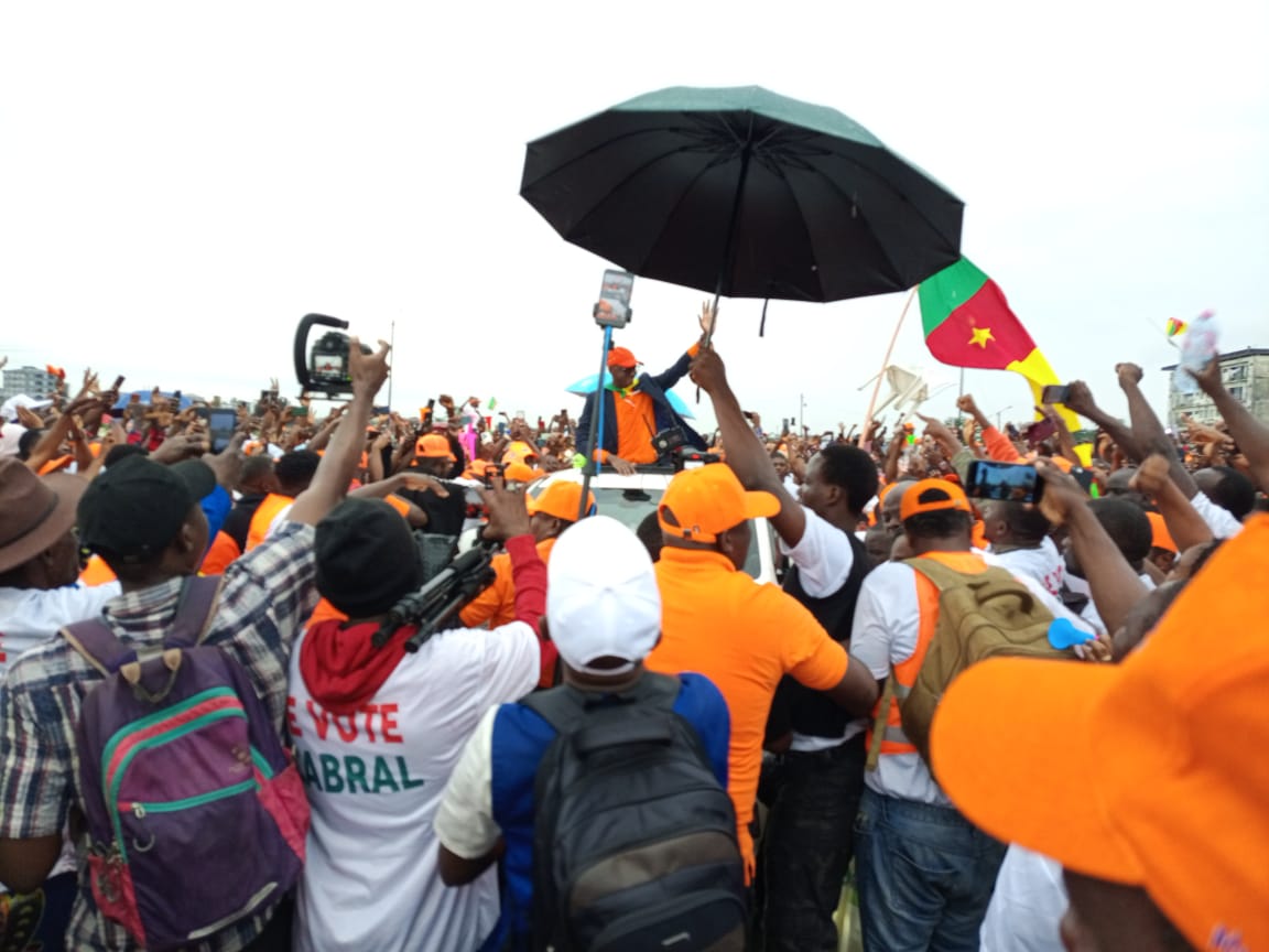 CamerounTribune's tweet image. Douala : Cabral Libii se lance

Plus de 4000 personnes ont pris d'assaut l'esplanade du stade Omnisports de Bepanda, pour accueillir leur leader national.
Face aux défis qui interpellent la Nation, Cabral Libii dit incarner, à travers "la vague orange", la vision de rupture...