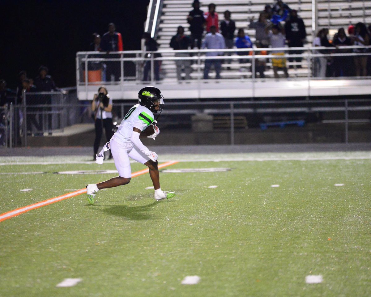 hudl.com/v/2SqU0q
Mid Season Tape! <a href="/nester_nick/">Nick Nester</a> <a href="/R_AmirGantCoach/">R.Amir Gant</a> <a href="/jaspercobb5f/">Jasper cobb</a>