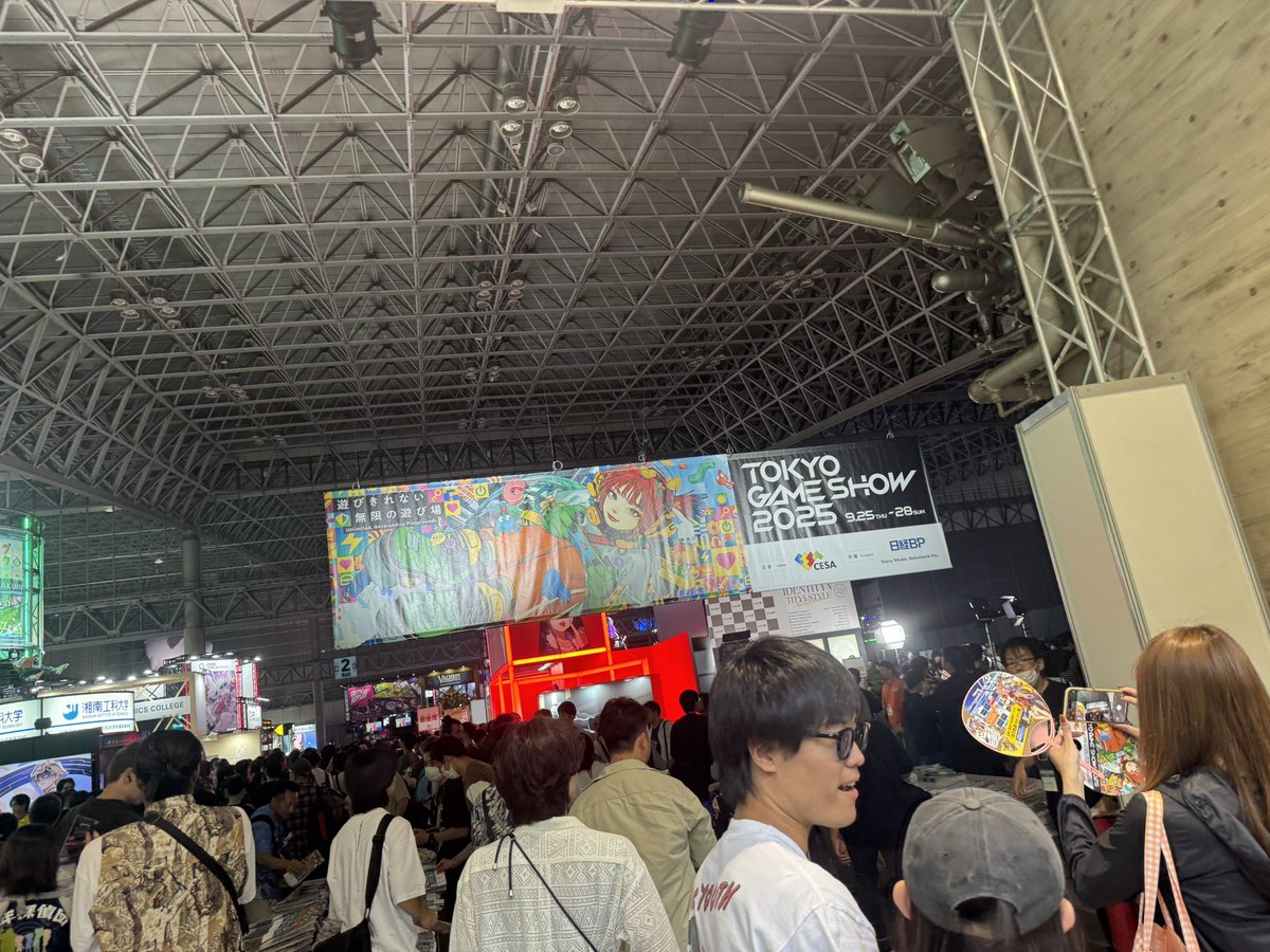 jinzo_k's tweet photo. @Digimon_game TGS2025人多すぎた https://t.co/6OXRAhvwDs