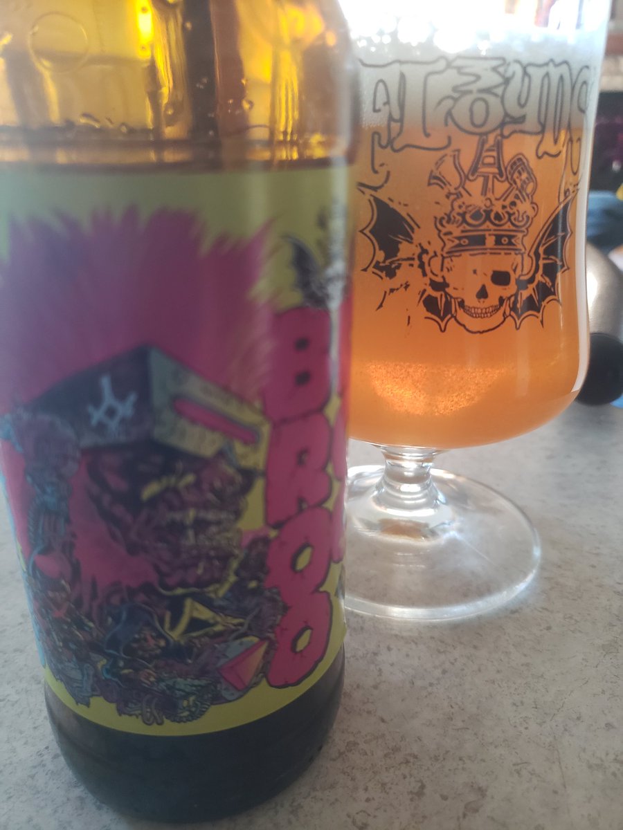 aWISLGuy's tweet image. #ProperGlassware @3floyds Ah, Broo doo is back with the fresh hop harvest brew. It&apos;s been years, but tastes as remembered - raw citrus &amp;amp; piney hops, sticky on a solid malt backbone. Yum!
