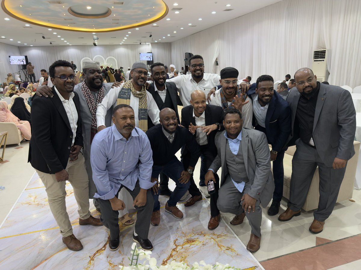 MohdFaisalZain's tweet image. الف مبروك والله فرحه تثلج الصدر وتشريف عظيم @gn_rahim 
والتحيه لى الكوكبه النيره النورت وحضور انيق وعقبال الجميع يارب 

عزابه 🙋🏻‍♂️ ومتزوجين 🤦🏻‍♂️ الناس تتشجع 🫶🏻