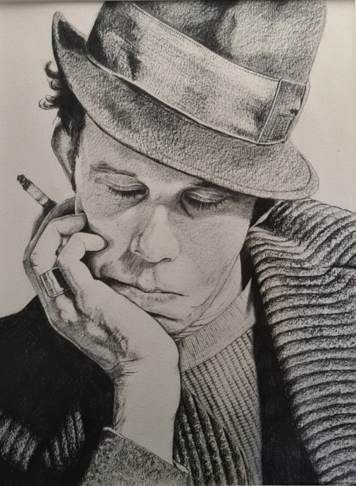 Tom Waits 

30cm x 40cm 

Drawn with Mars lumograph pencils.