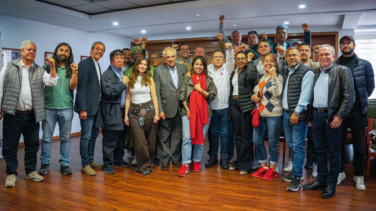 UnitariosCol's tweet image. Hoy nace el Frente Amplio con el impulso de 7 partidos con personería de izquierda y progresistas, movimientos políticos y sociales, con destacados liderazgos en la CUT, FECODE y movimientos comunales. Vamos a ser la mayor fuerza en el congreso del 2026 #UnidadEnElFrenteAmplio