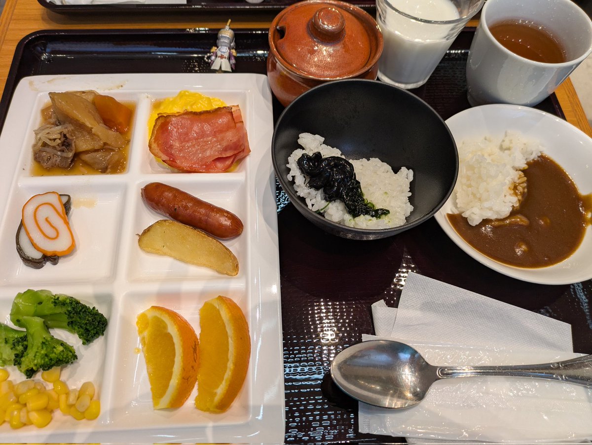 apb_to29's tweet photo. 朝ごはんそして朝ごはん！
お箸持って来るの忘れたよ https://t.co/sJ69Zub5dj