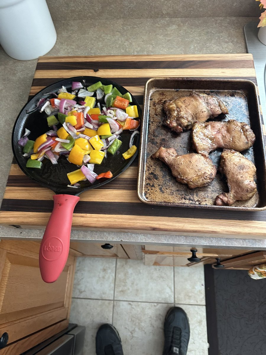Peruvian chicken thighs &amp; peppers &amp; onions on the smoker. 😋😎