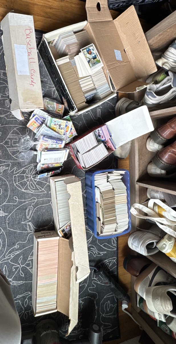 mediumphish's tweet image. Will I find anything worth it at all in here? Bought this whole lot for $50 @CardPurchaser