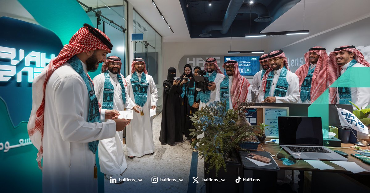 HalfLens_SA's tweet photo. من هنا بدأنـا احتفالنا…ومن وطننا نستمـد عِـزّتنا 🇸🇦

أدام الله على مملكتنا الغالية عزّهـا وأمنها وجعلها شامخة دائماً بقيادتها وشعـبها 💚 https://t.co/9wVDdUZphB