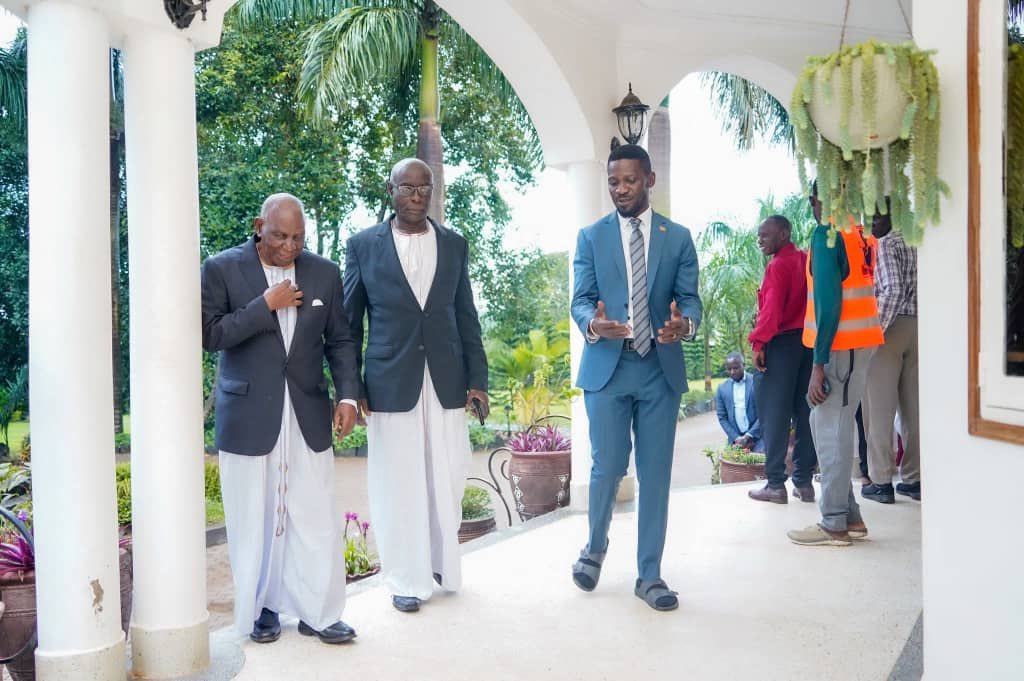 DrMorgans01's tweet photo. Since I am a musoga, I will ask the Baganda here, what’s is the significance of the visit of Buganda elders to Bobi Wine ahead of the campaign season? https://t.co/NgvKcfYH00