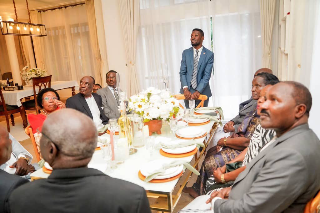 DrMorgans01's tweet photo. Since I am a musoga, I will ask the Baganda here, what’s is the significance of the visit of Buganda elders to Bobi Wine ahead of the campaign season? https://t.co/NgvKcfYH00