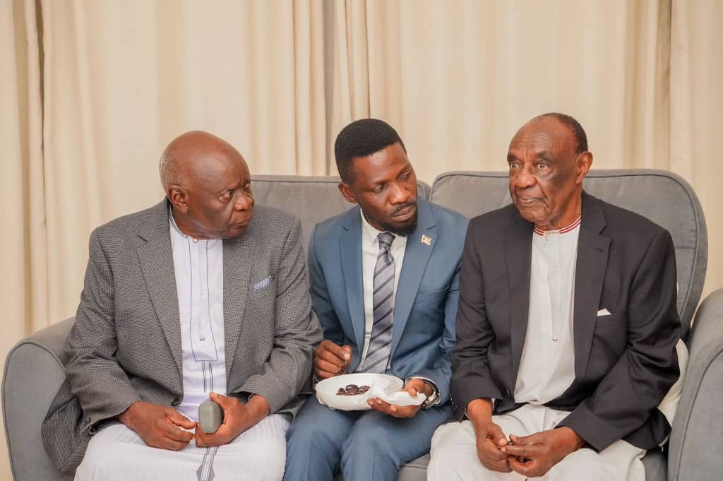 DrMorgans01's tweet photo. Since I am a musoga, I will ask the Baganda here, what’s is the significance of the visit of Buganda elders to Bobi Wine ahead of the campaign season? https://t.co/NgvKcfYH00