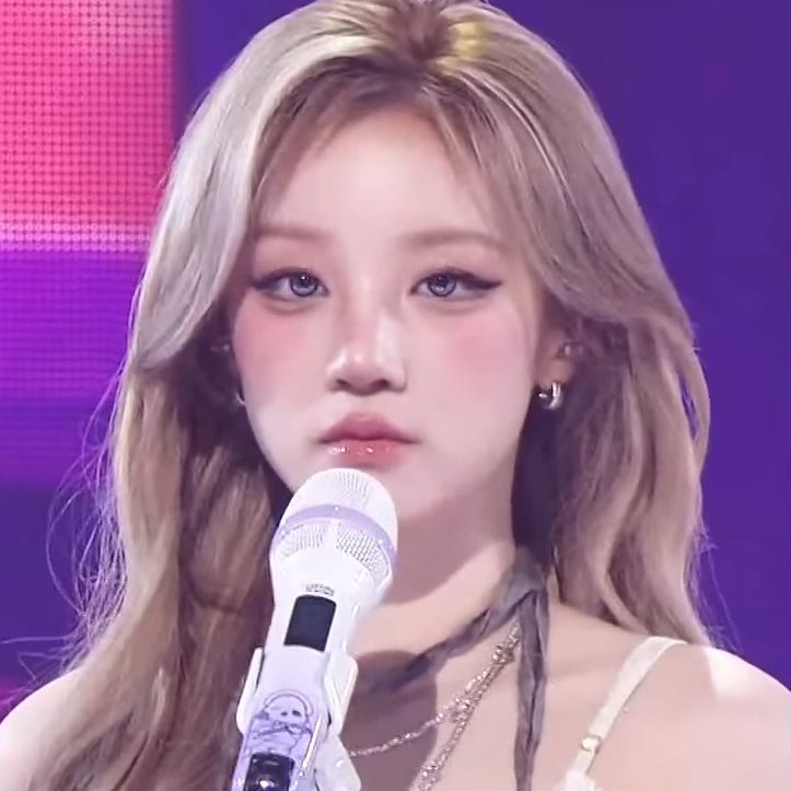 npomvtt's tweet photo. Gente a Yuqi do i-dle MAGNÍFICA, a mulher conseguiu ficar ainda mais linda do que ela sempre foi eu estou sem palavras, apaixonada, indignada, deslumbrada, embasbacada, que entidade divina! https://t.co/G6SpBxdNrh
