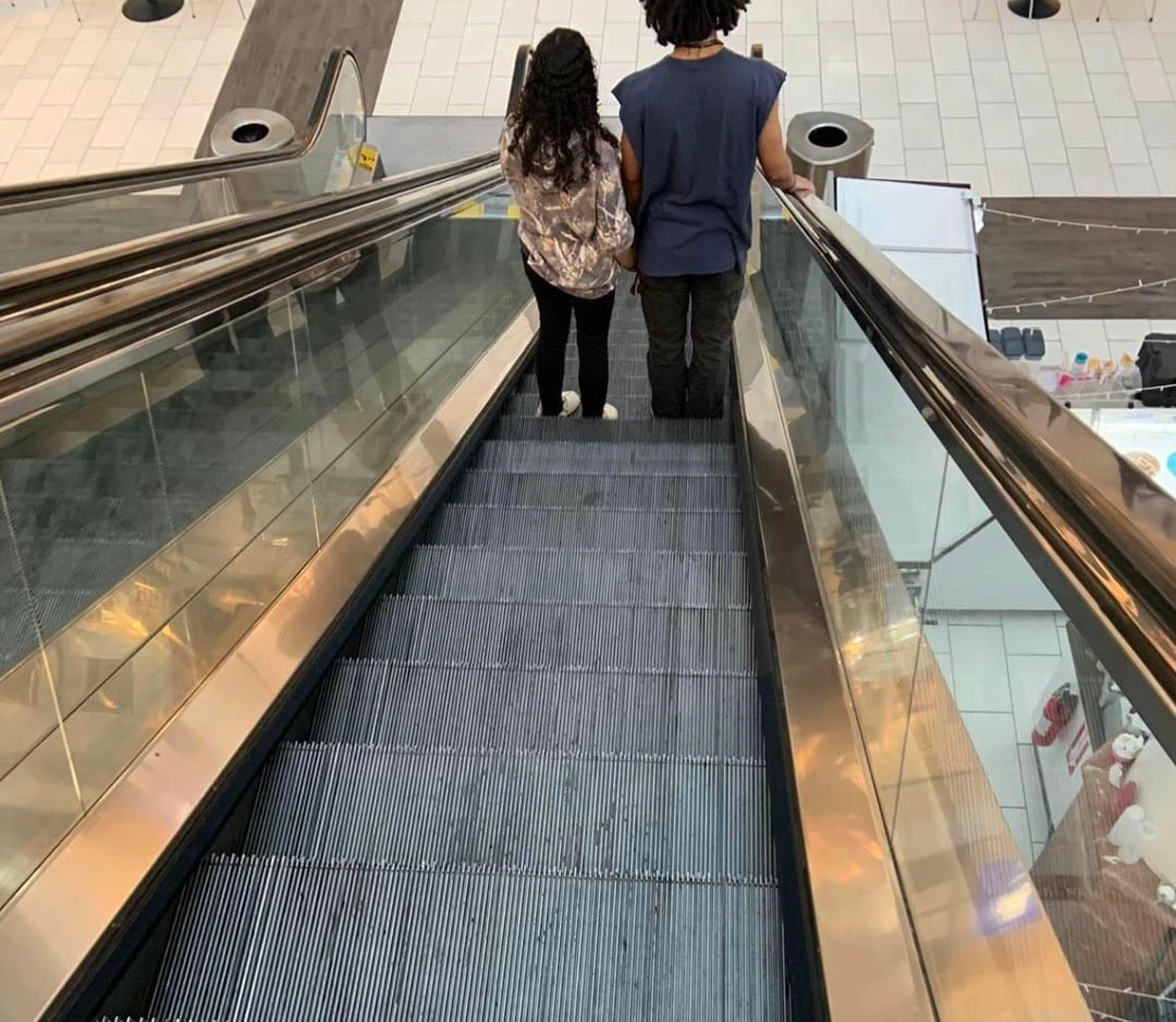 exposingjaydes's tweet photo. Allegedly photos of d4vd and celeste at the mall are circulating https://t.co/DoZfUKQK0t