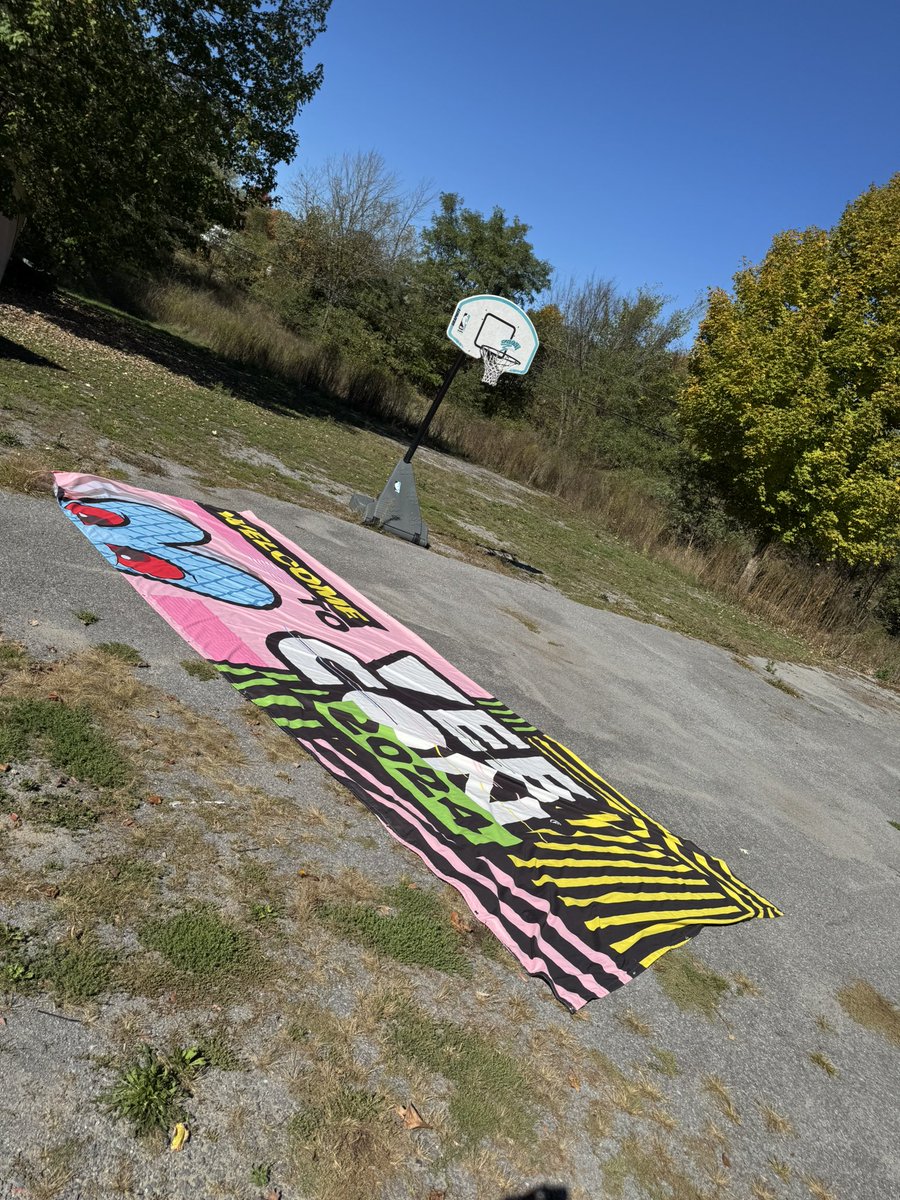 WizKad0's tweet photo. Do I have the largest @veecon collectible? 
@garyvee @veefriends @jeremyknowsVF @adamripps @krainak @VeeFriendsCards https://t.co/Y7fuZT1mYN